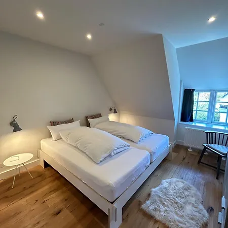 Kapitaenshaus Von 1712 - Neu Saniert Apartamento Nieblum